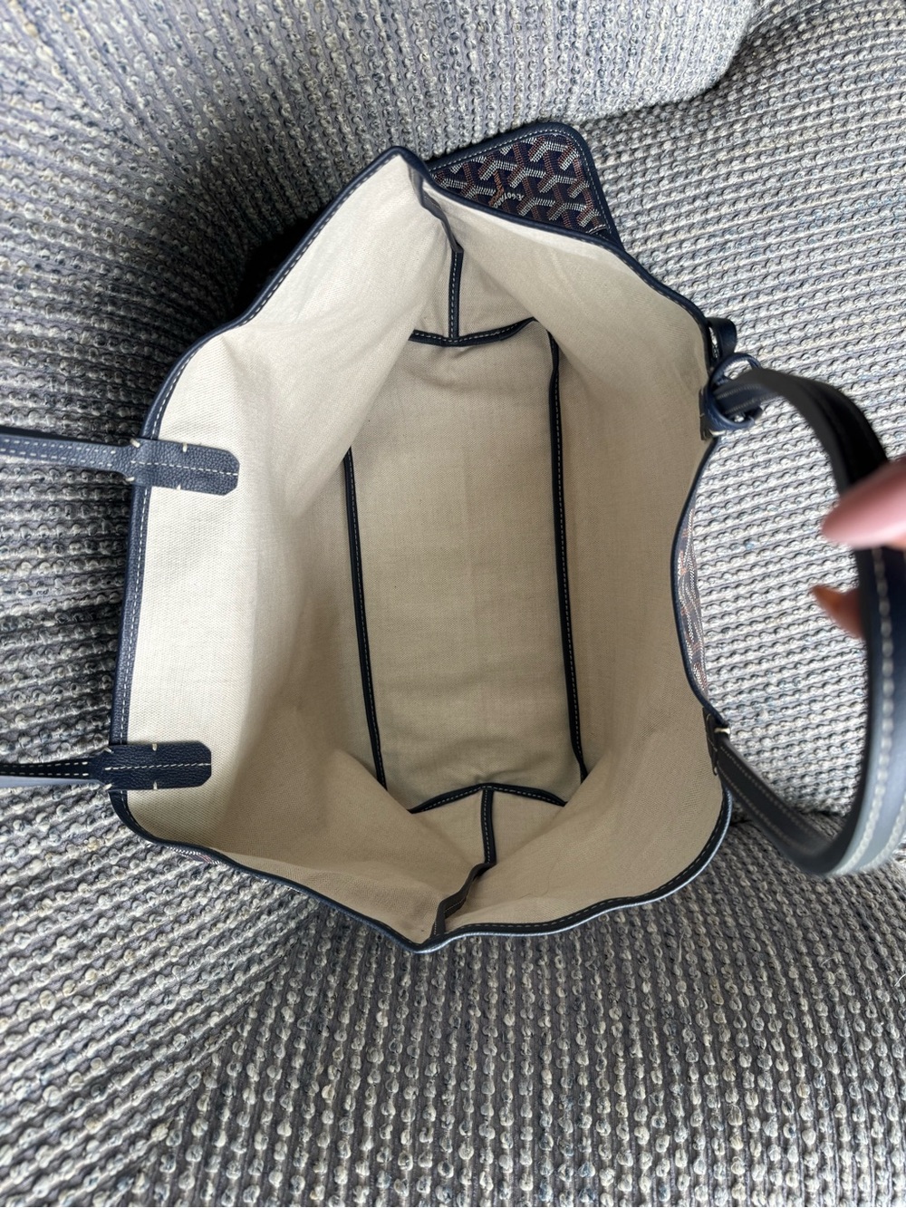 Goyard Saint Louis PM Tote in Navy Blue - Picture 5 of 6